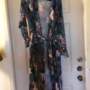 Green floral l/s kimono by Fashion to Figure sz 2